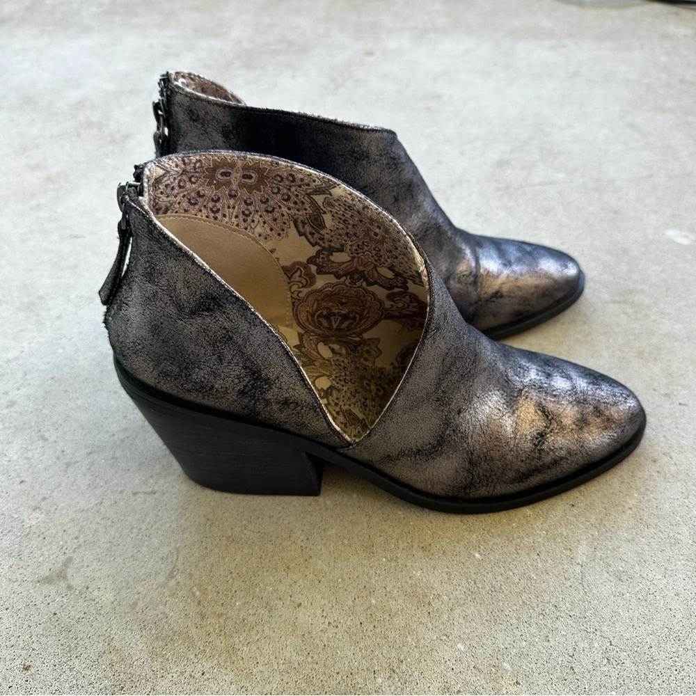 Band Of Gypsies Tusk Booties Silver Women’s Size 7 - Picture 3 of 8